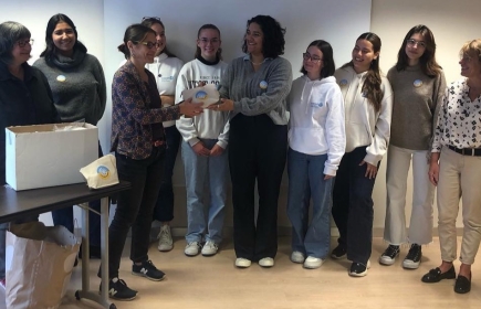 Remise des trousses de toilettes au Service Pédiatrique de Quimper par l'Interact Club de Quimper-Odet